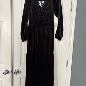 Knox Rose Black Long Sleeve Velvet Dress. Medium